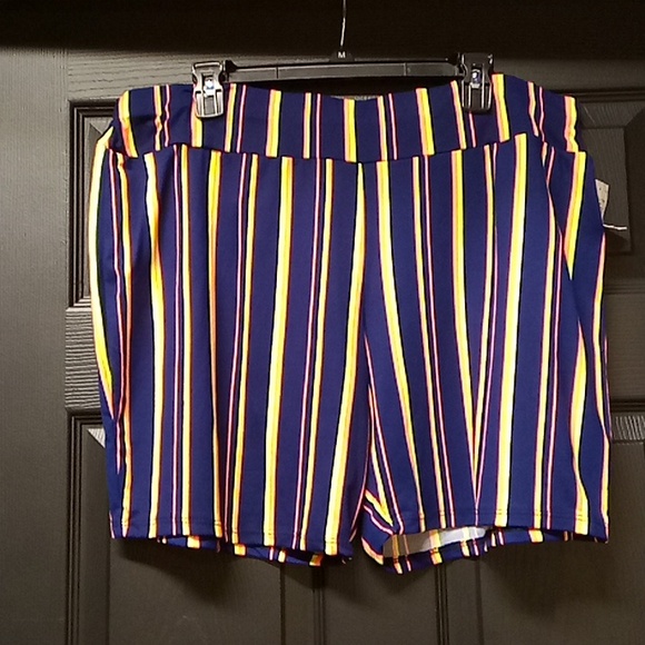 Brightly colored striped shorts - Picture 1 of 7